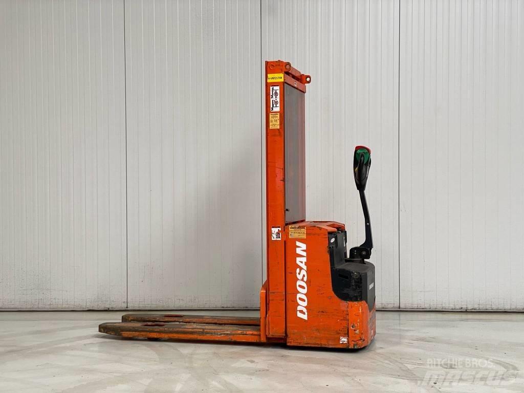 Doosan LEDS12.5C Deichselstapler