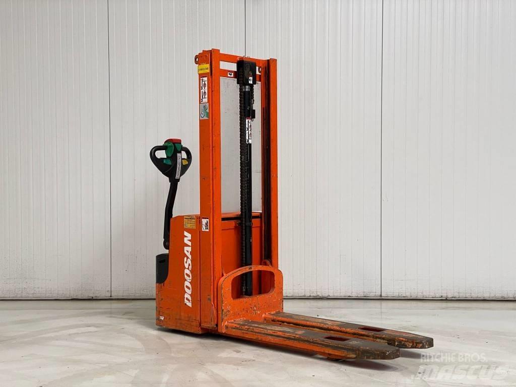 Doosan LEDS12.5C Deichselstapler