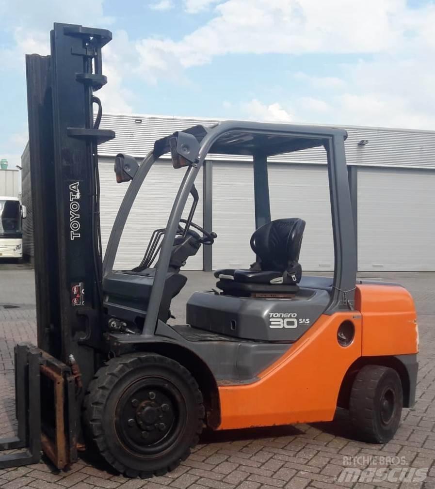 Toyota 8 FD F 30 Dieselstapler
