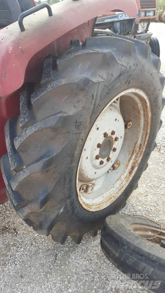  Pneus 12.4-28 Reifen