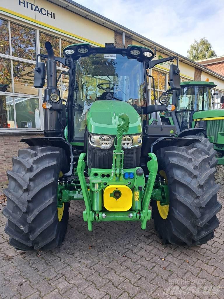 John Deere 6120M Traktoren