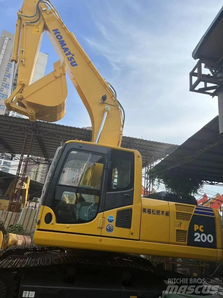 Komatsu PC 200-8 Raupenbagger