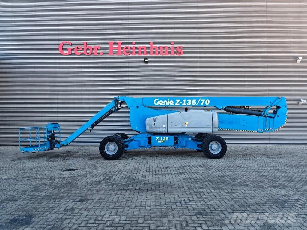 Genie Z-135 Teleskopbühnen