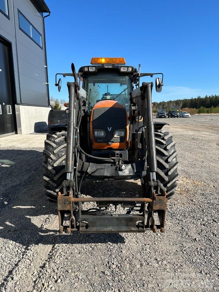Valtra N101 Traktoren