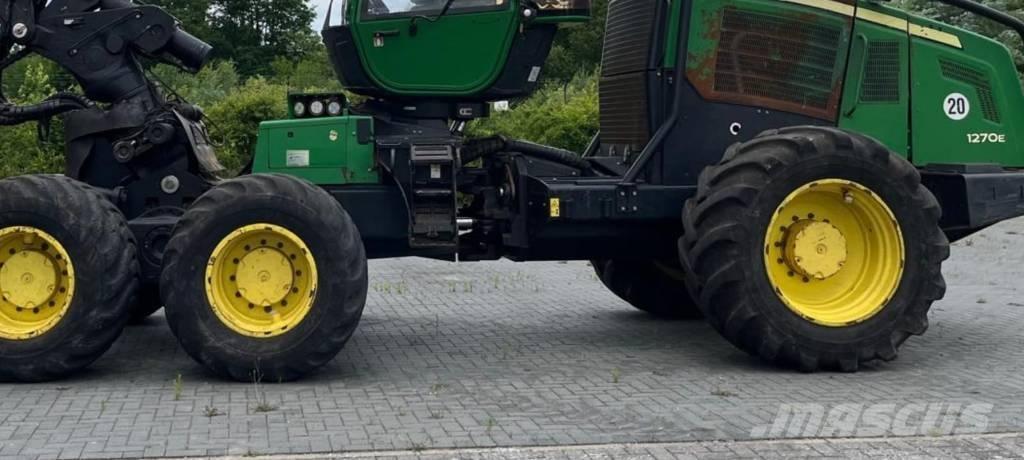 John Deere 1270 E Harvester