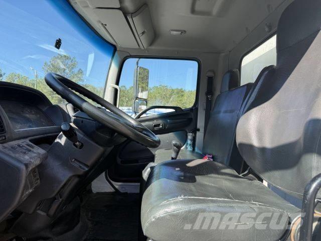 Hino 268 Getränkewagen