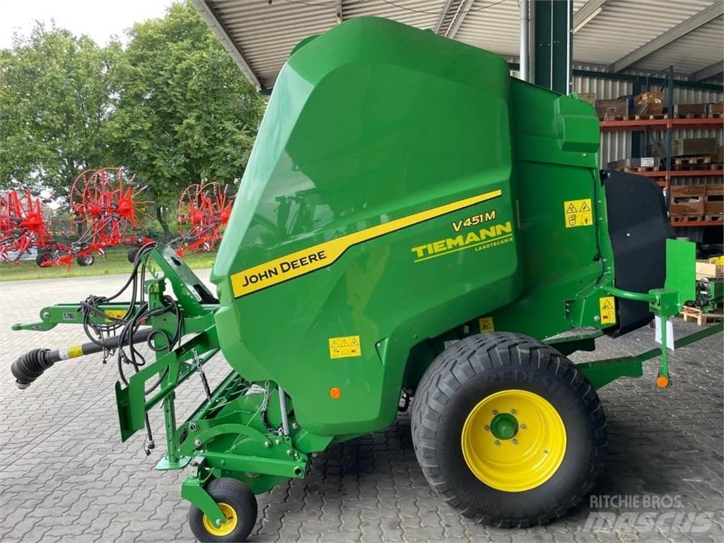 John Deere V451M Rundballenpressen