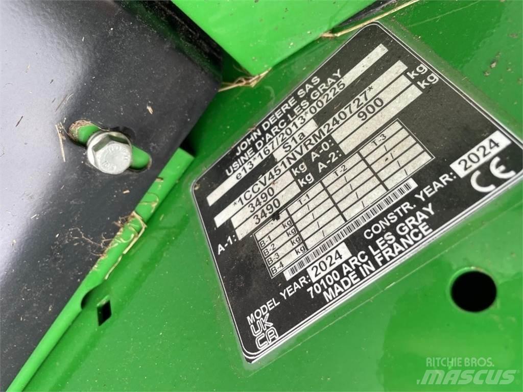 John Deere V451M Rundballenpressen