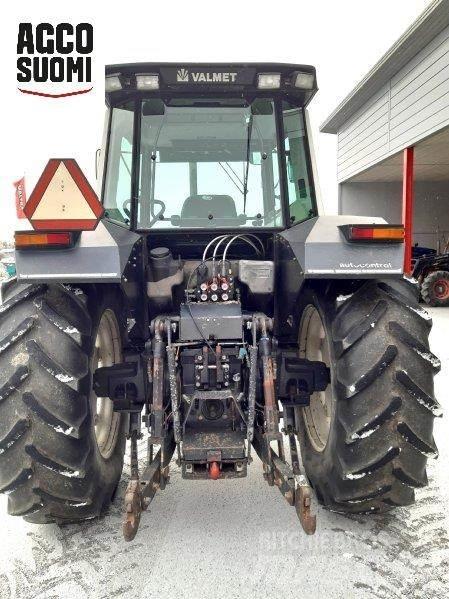 Valtra 8300 Traktoren
