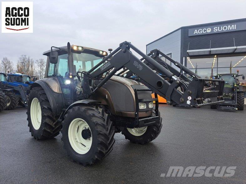 Valtra M120 Traktoren