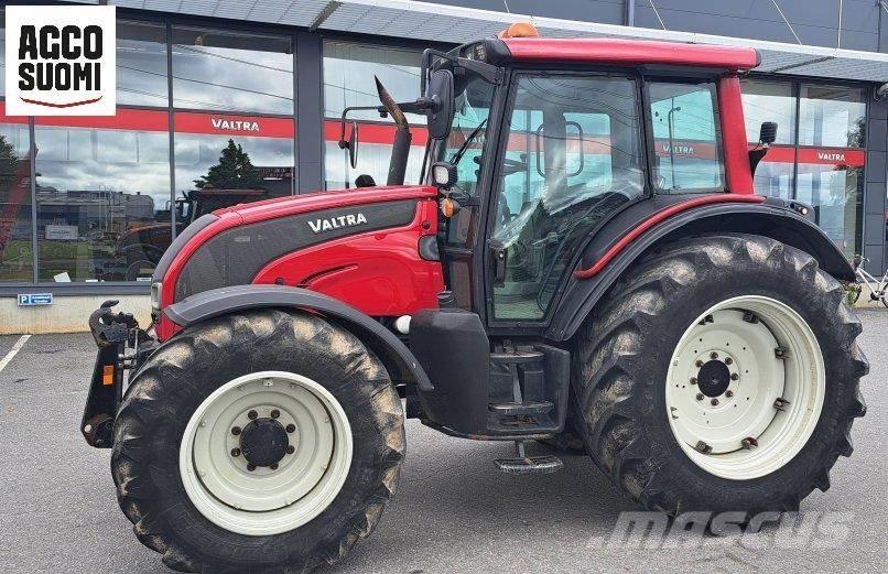 Valtra N121 H Traktoren