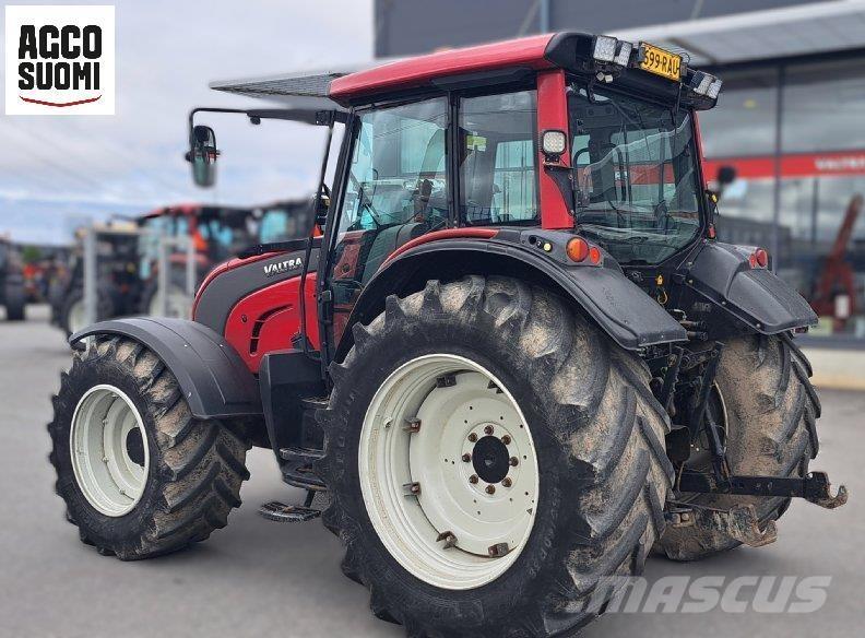 Valtra N121 H Traktoren