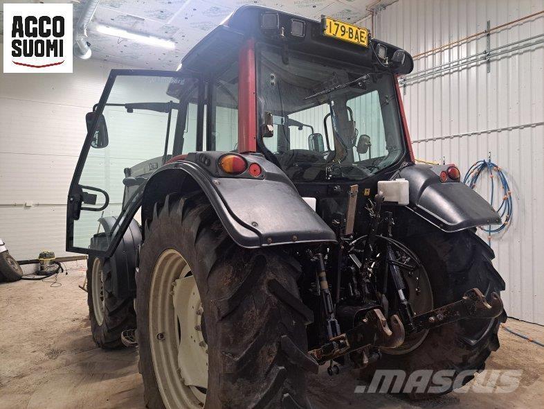 Valtra N141 HITECH Traktoren