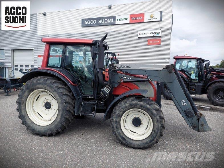 Valtra N141 HITECH Traktoren