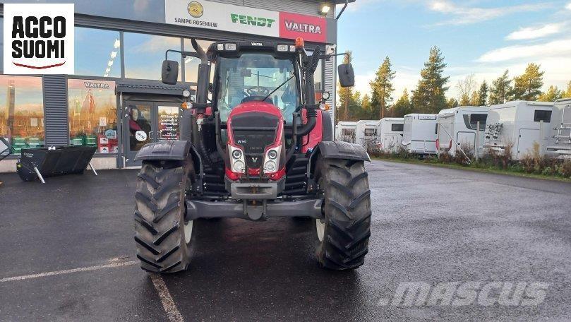 Valtra N143 DIRECT Traktoren
