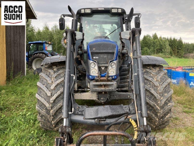 Valtra N143 HITECH Traktoren