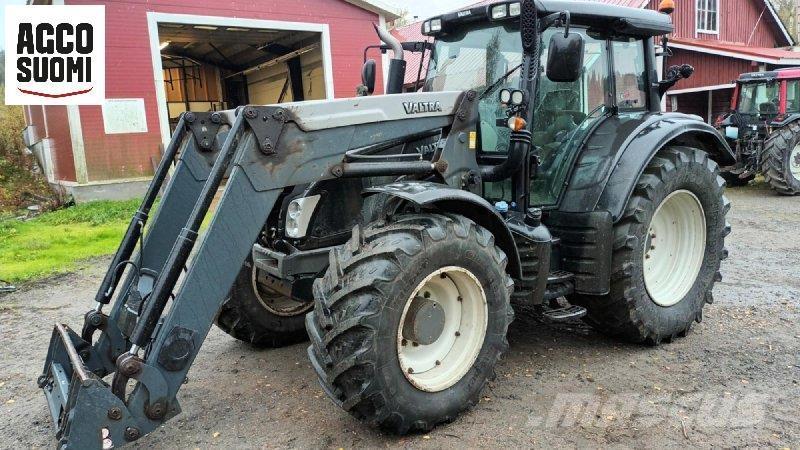 Valtra N163 VERSU Traktoren
