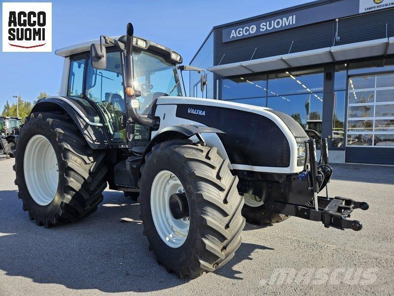 Valtra T151 EH Traktoren