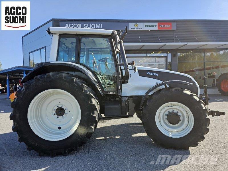 Valtra T151 EH Traktoren