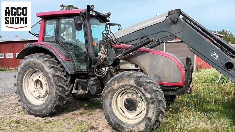 Valtra T151 H Traktoren