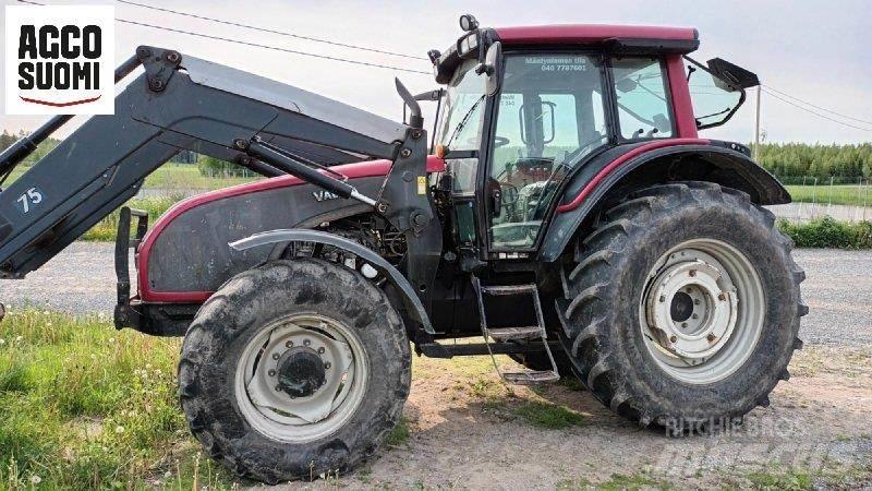 Valtra T151 H Traktoren