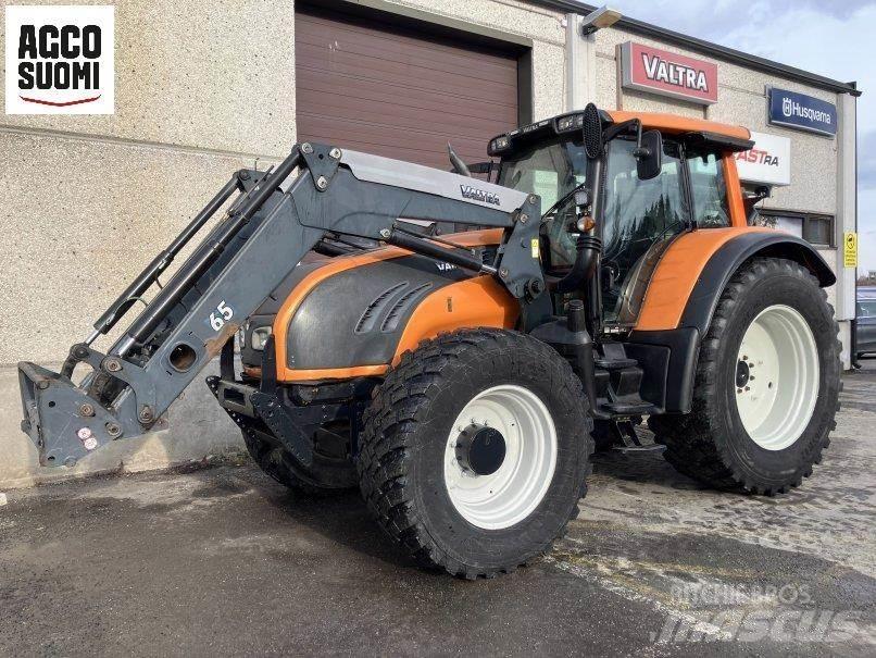 Valtra T162 VERSU Traktoren