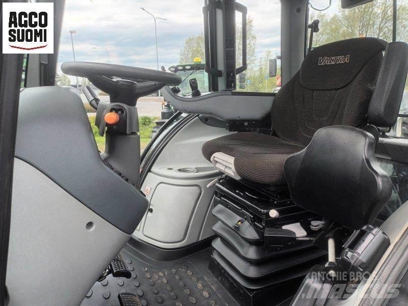 Valtra T213 VERSU Traktoren