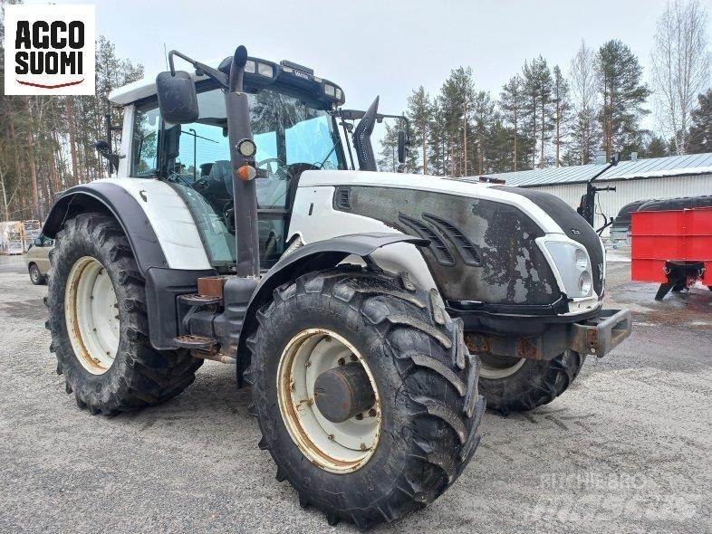Valtra T213 VERSU Traktoren