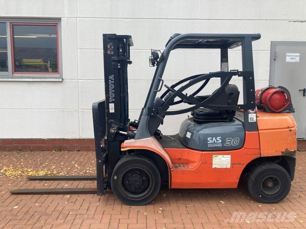 Toyota 02-7FGF30 Gasstapler