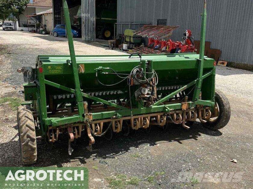 Amazone D7/30E Traktoren