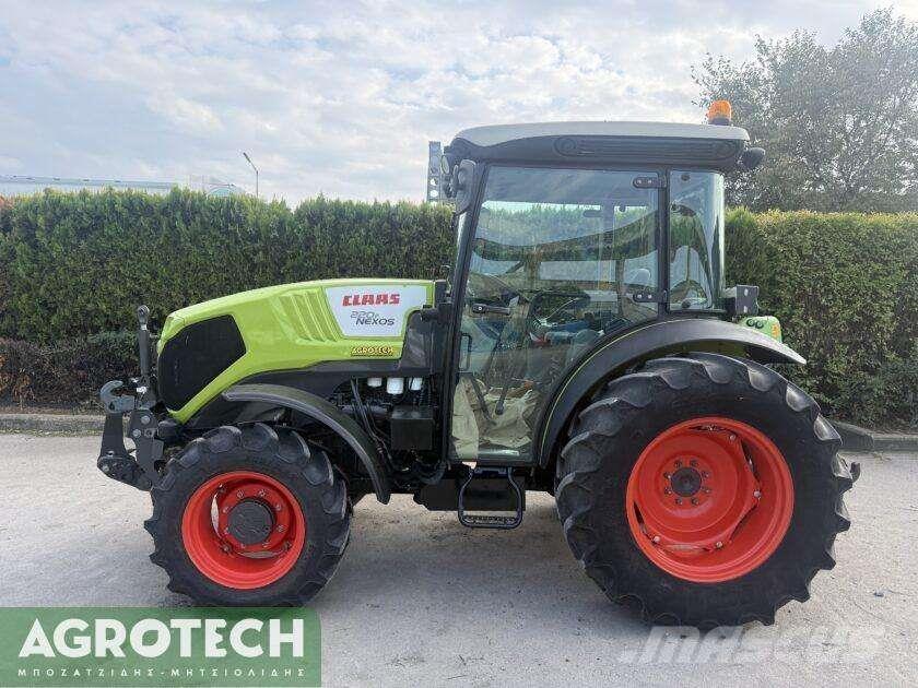 CLAAS NEXOS 220F Traktoren