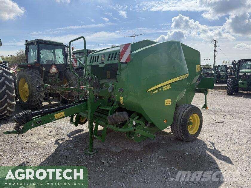 John Deere F441M Rundballenpressen