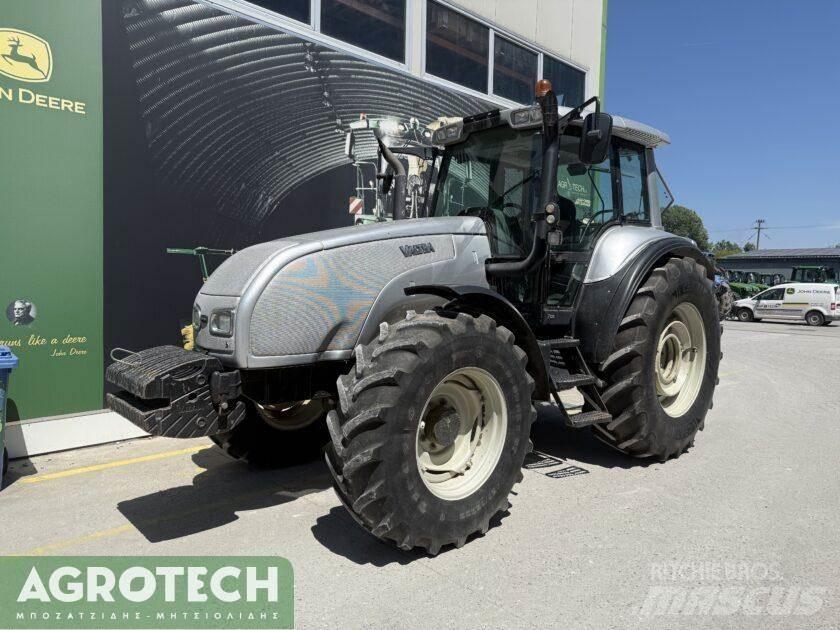 Valtra T120-4 Traktoren