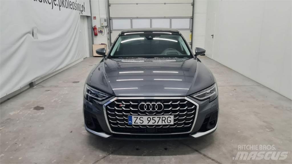 Audi S8 PKWs