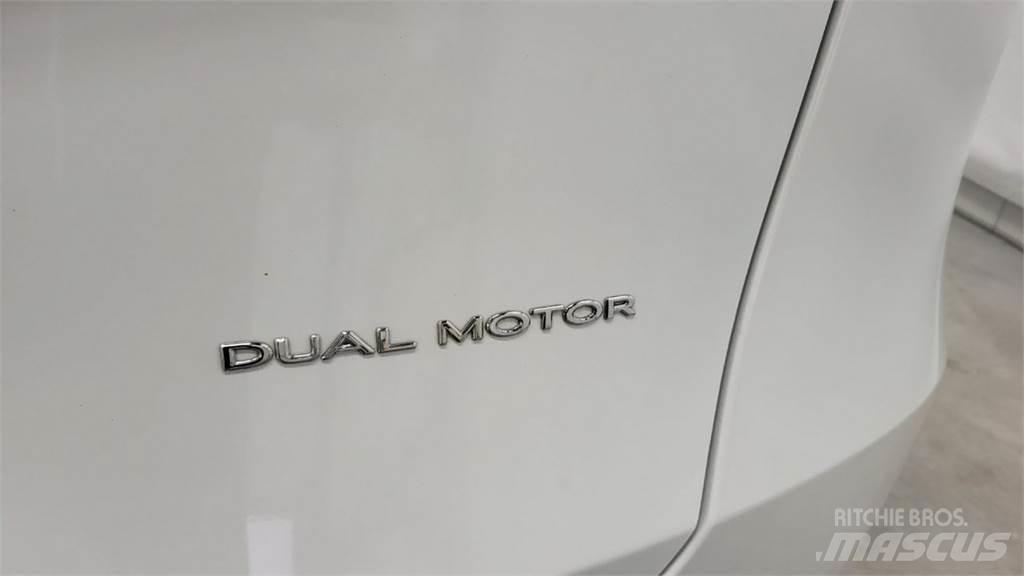 Tesla Y PKWs