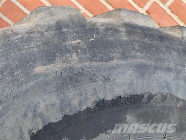  18 365/70R18 Reifen