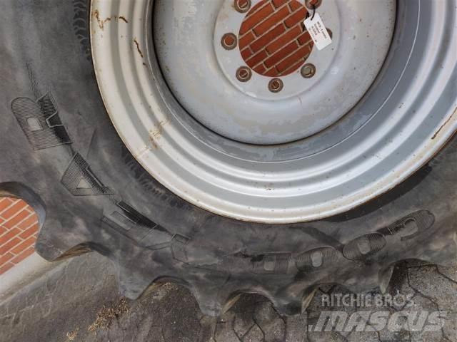  32 800/65R32 Reifen