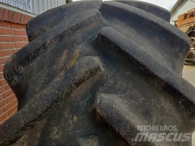  32 800/65R32 Reifen