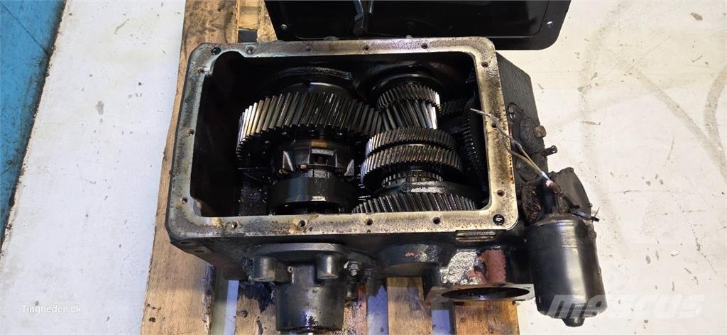 CASE 8010 Getriebe