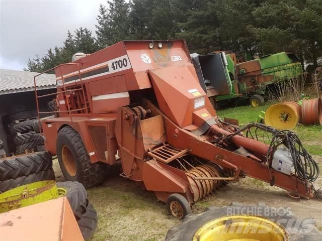 Hesston 4700 Quaderpressen