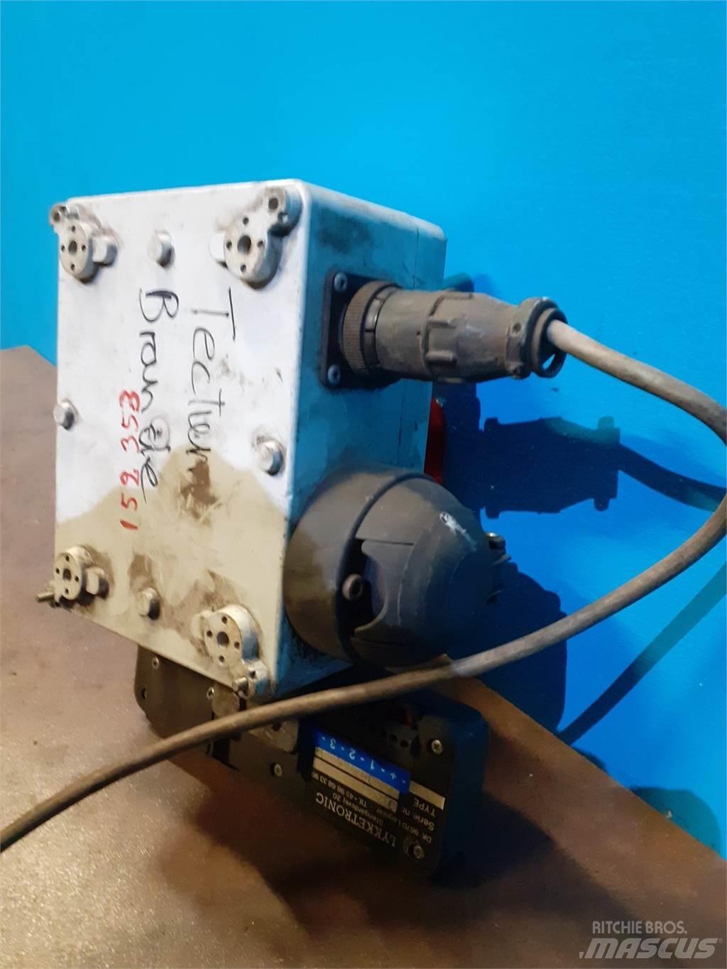 Hesston 4800 Elektronik