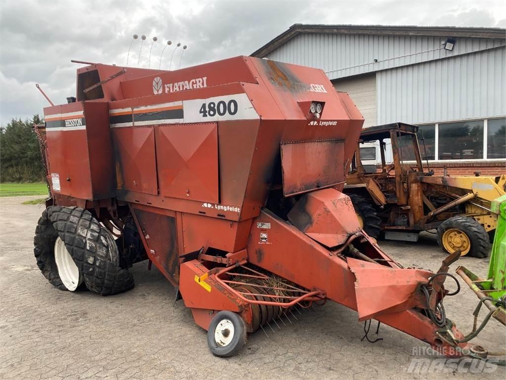 Hesston 4800 Quaderpressen