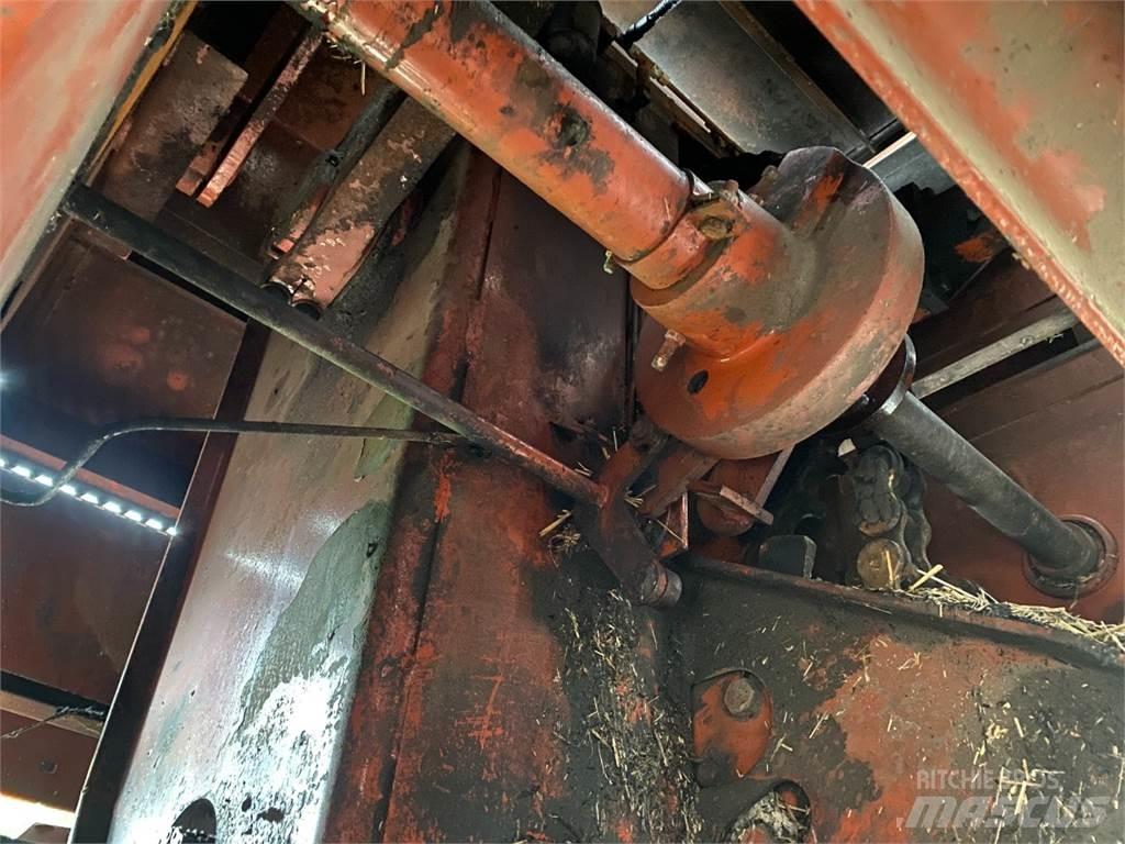 Hesston 4800 Quaderpressen