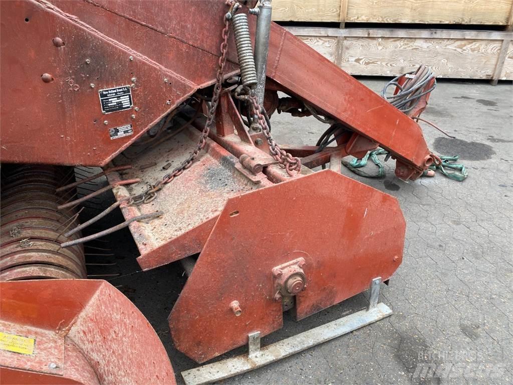 Hesston 4900 Quaderpressen