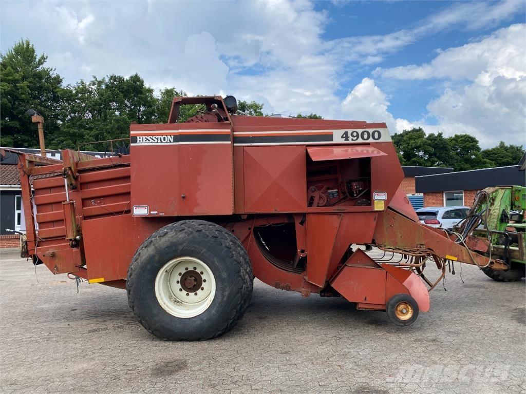 Hesston 4900 Quaderpressen