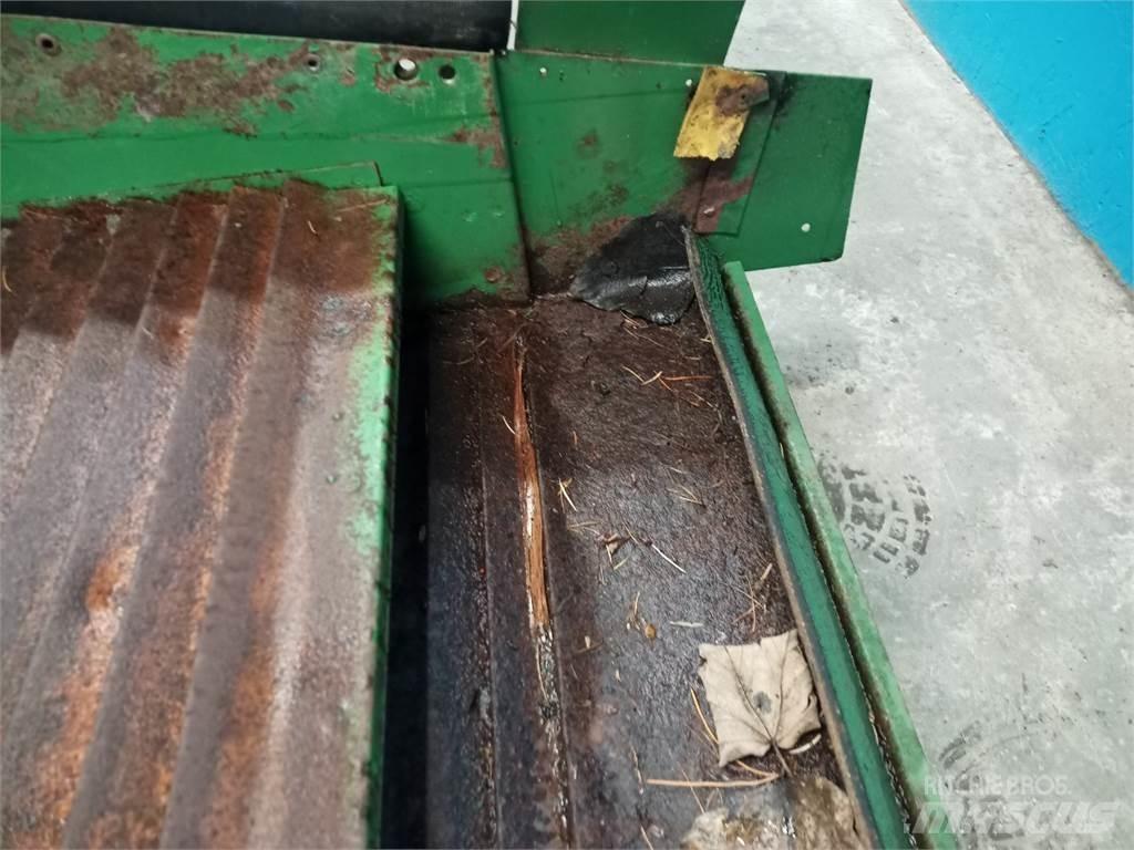 John Deere 1085 Sand- und Salzstreuer