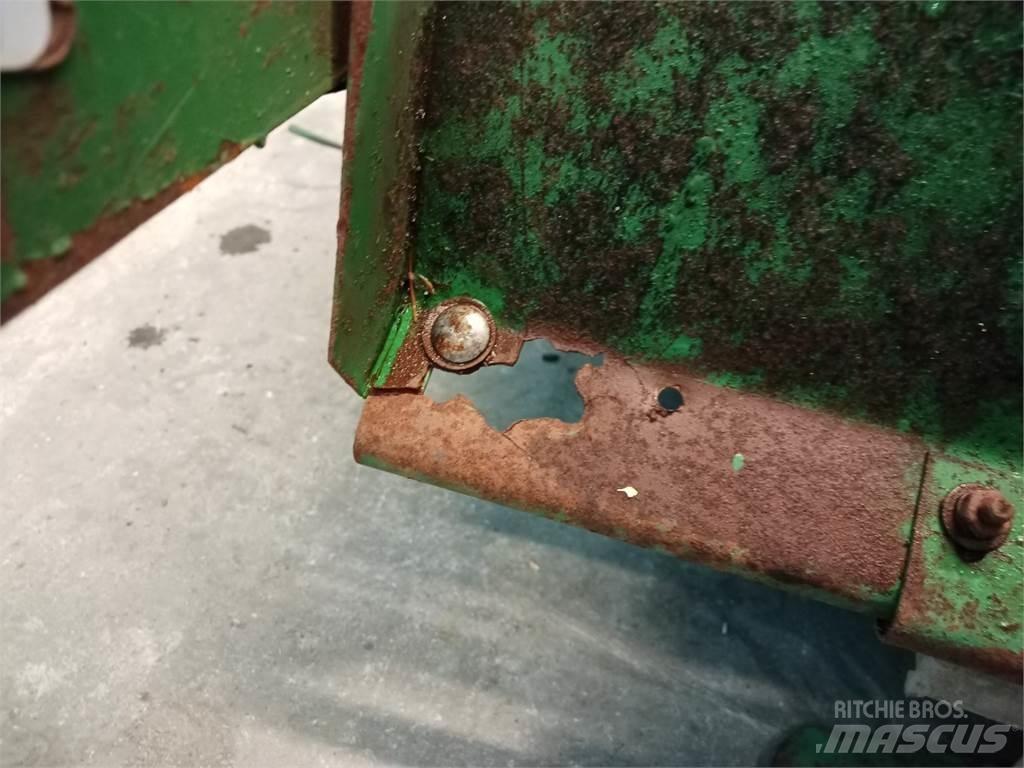 John Deere 1085 Sand- und Salzstreuer