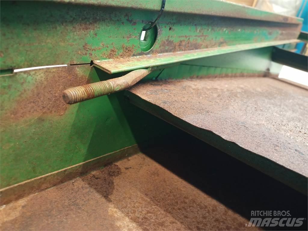 John Deere 2054 Sand- und Salzstreuer