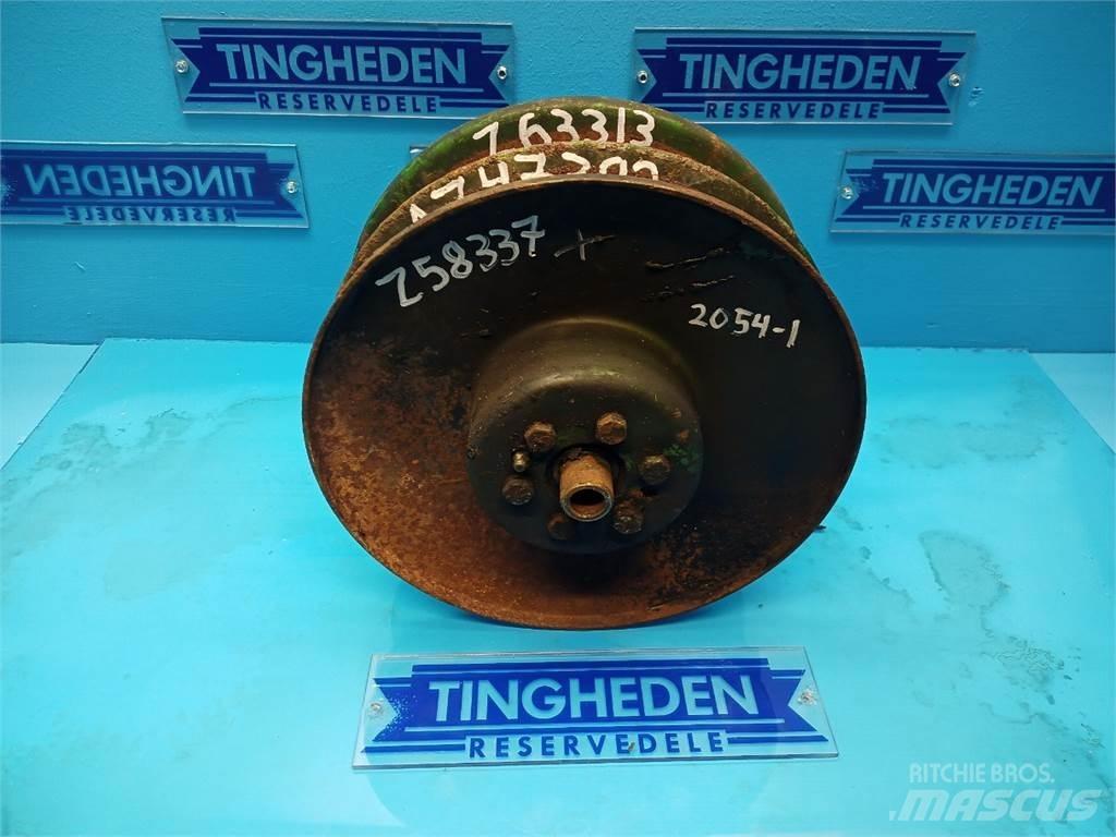 John Deere 2054 Sand- und Salzstreuer