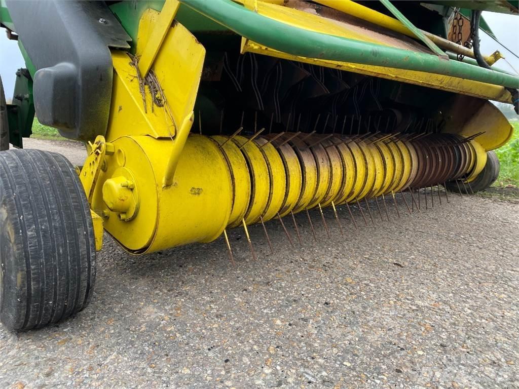 John Deere 592 Rundballenpressen